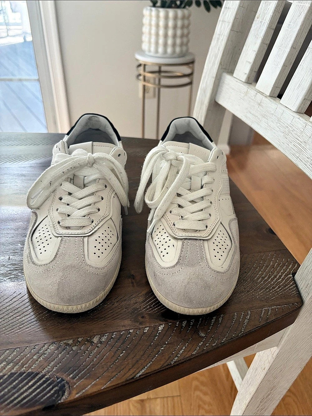 Alohas Women's Sneakers in White